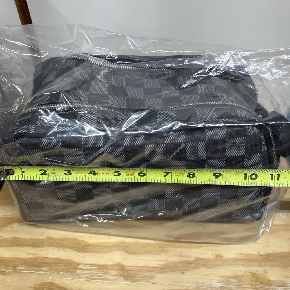 Journeyman Signature Checkered Gray Canvas Luggage Travel Makeup & Bathroom Bag - Picture 4 of 16